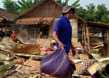 Diterjang Hujan Lebat, Ponpes Wasilatul Ikhsan Kecamatan Kopo Ambruk
