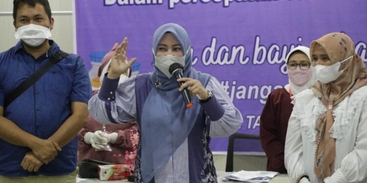 Bupati Irna Dampingi Vaksinasi Ibu Hamil dan Menyusui 1 Bupati Irna Dampingi Vaksinasi Ibu Hamil dan Menyusui