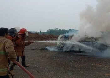Laptop Meledak, Mobil di Jawilan Hangus terbakar