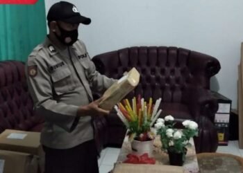 Hindari Kecurangan, Surat Suara Pilkades di Kecamatan Cibaliung Dijaga Ketat Polisi 8 Hindari Kecurangan, Surat Suara Pilkades di Kecamatan Cibaliung Dijaga Ketat Polisi