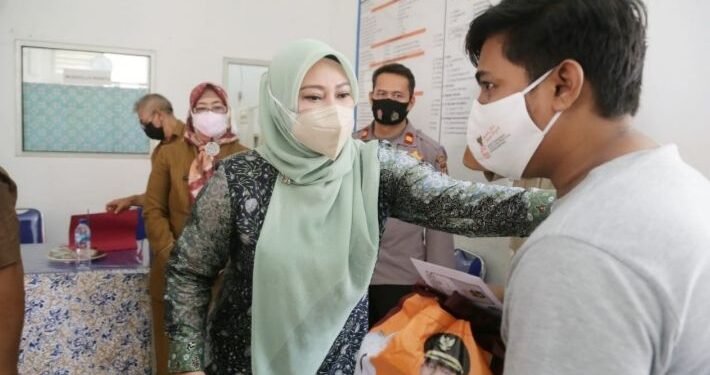 Bupati Irna Narulita Santuni 48 Anak yang Kehilangan Orang Tua Akibat Korona