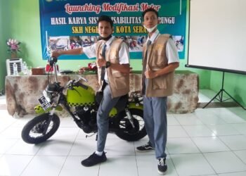 Keren! Dua Pelajar Tuna Rungu di Kota Serang Berhasil Ubah Motor Bekas Jadi Berkelas 