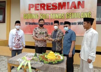 Pengurus dan Kader PKS Banten Swadaya Bangun Sekolah