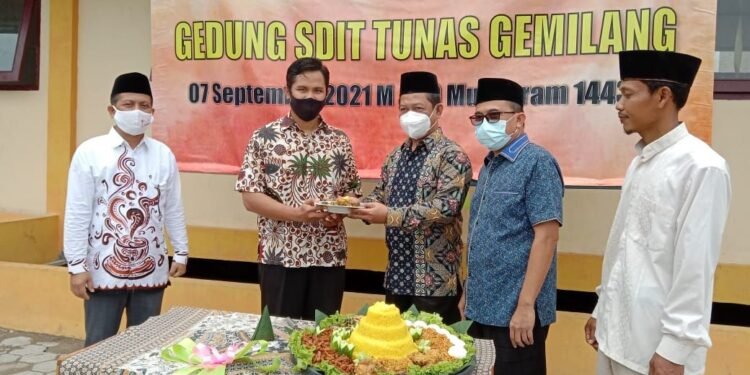 Pengurus dan Kader PKS Banten Swadaya Bangun Sekolah