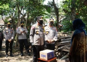 Peduli Warga Terdampak Covid-19, Mabes Polri Salurkan Bantuan Sembako di Pandeglang