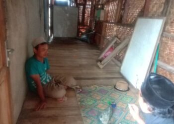 Cerita Ustad Wardi yang Mendidik Pengetahuan Agama Islam di Majelis Reot Kampung Reforma Agraria Panimbang