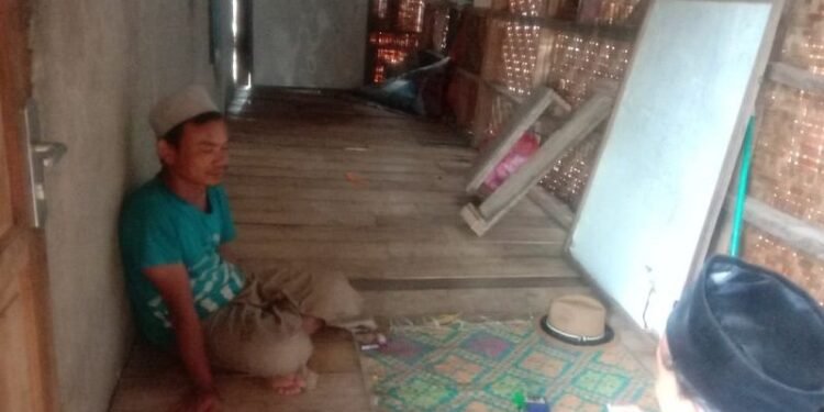 Cerita Ustad Wardi yang Mendidik Pengetahuan Agama Islam di Majelis Reot Kampung Reforma Agraria Panimbang