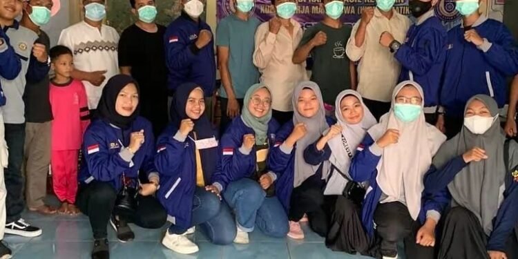 Mahasiswa KKM Uniba Bangun Desa Bendung