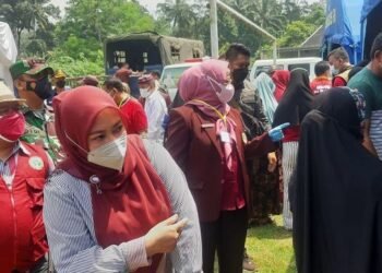 Gebyar Vaksin PPNI Pandeglang Sukses Besar, Seribuan Warga Antre Ingin Disuntik