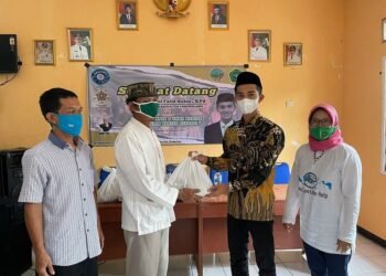 KKN UNMA Banten Kolaborasi dengan Dinsos, Kagama Care dan Canthelan Banten Bagikan Sembako untuk Masyarakat