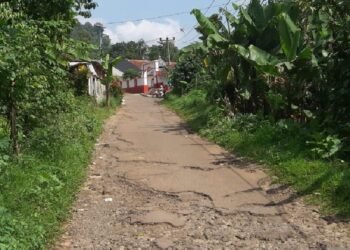 Jalan Menuju Tempat Wisata Gunung Karang di Pandeglang Banten Rusak Parah, Wisatawan Mengeluh