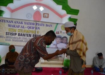 KKM STISIP Banten Raya Wakafkan Al-Qur'an dan Bantu Yatim Piatu Desa Sirnagalih 4 KKM STISIP Banten Raya Wakafkan Al-Qur'an dan Bantu Yatim Piatu Desa Sirnagalih