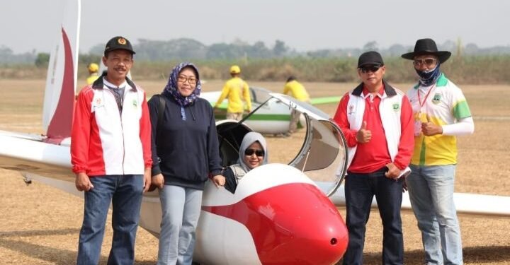 Terbang Layang Usai Rakit Pesawat dan Persiapkan Latihan di Arena PON XX Papua