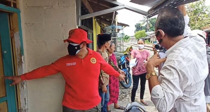 Kepala BIN Banten Gedor Pintu Warga di Bantaran Rel di Cilegon, Ada Apa Ya? 1 Kepala BIN Banten Gedor Pintu Warga di Bantaran Rel di Cilegon, Ada Apa Ya?