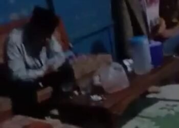 Video Camat Cigeulis Diduga Tenggak Miras Viral di Media Sosial