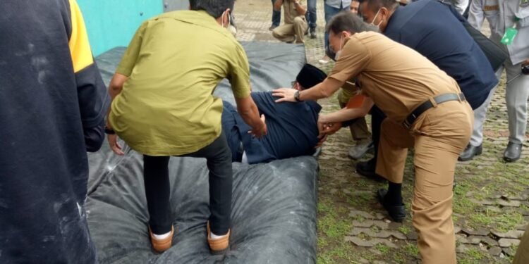 Dikabarkan Jatuh Saat Panjat Tebing, Helldy Banjir Telepon Khawatir dari Mana Mana 1 Walikota Cilegon Helldy Agustian Jatuh dari Tebing di Alun Alun Cilegon