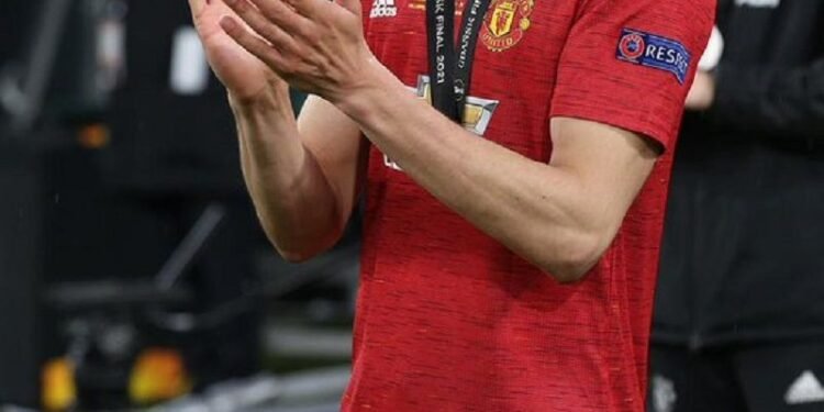 Setelah Cristiano Ronaldo Sumbang 2 Gol, Edinson Cavani Ajukan Permintaan ke Fans MU