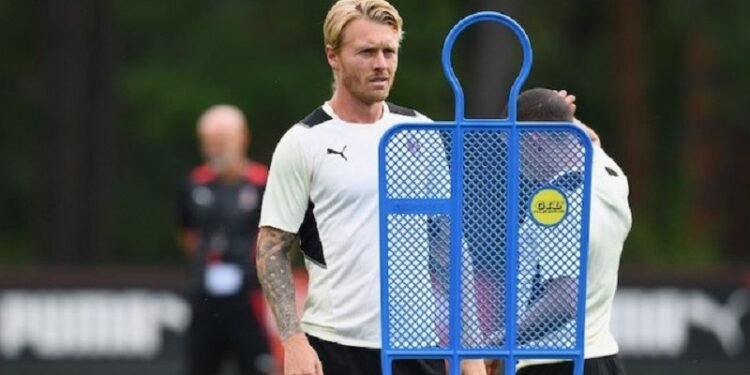 Bek Tengah AC Milan Simon Kjaer Bilang Lawan Liverpool Bukan untuk Liburan