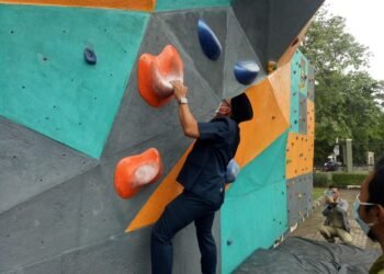 Anies Baswedan Terperosok ke Got, Walikota Cilegon Helldy Agustian Terbanting dari Tebing