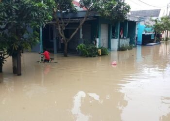 Tolong! 100 Rumah di Citra Gading Diterjang Banjir Akibat Kali Cipager Meluap