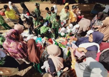 Bangkit Bersama di Tengah Pandemi, KKN UNMA Banten Bagikan Paket Sembako