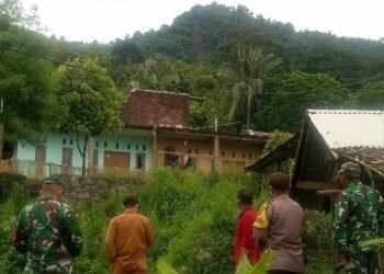 Lereng Gunung Karang Pandeglang Khawatir Longsor Susulan, Warga Diminta Tetap Waspada 4 Lereng Gunung Karang Pandeglang Khawatir Longsor Susulan, Warga Diminta Tetap Waspada