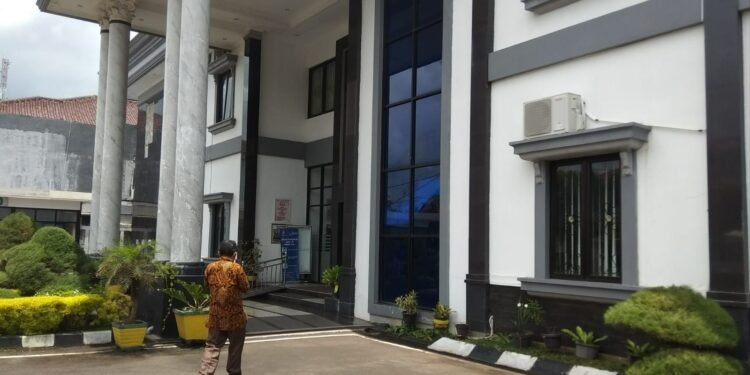 Kejari Pandeglang Terus Dalami Kasus Dugaan Korupsi Tablet SMP 1 Sudah 25 Kepala SMP di Pandeglang Diperiksa Soal Dugaan Korupsi Pengadaan Tablet