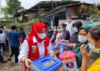 PMI Banten Pasok Bantuan Berupa Perlengkapan Bayi, Selimut, dan Matras untuk Korban Banjir 3 PMI Banten Pasok Bantuan Berupa Perlengkapan Bayi, Selimut, dan Matras untuk Korban Banjir