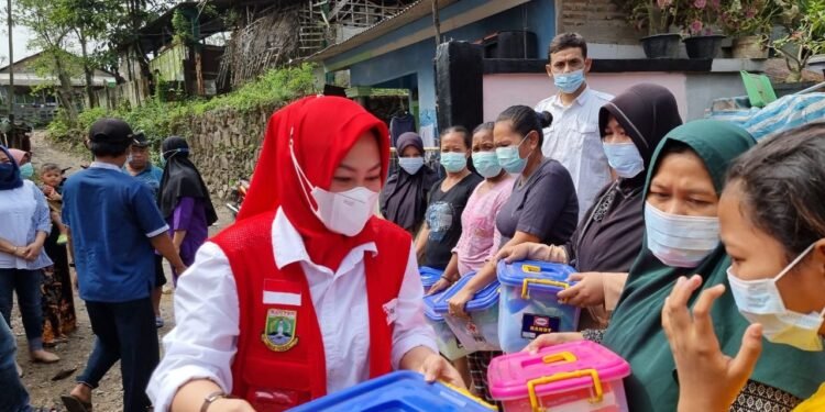 PMI Banten Pasok Bantuan Berupa Perlengkapan Bayi, Selimut, dan Matras untuk Korban Banjir 1 PMI Banten Pasok Bantuan Berupa Perlengkapan Bayi, Selimut, dan Matras untuk Korban Banjir