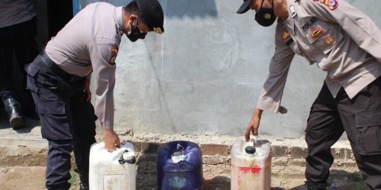 Belajar dari Tewasnya 3 Remaja di Pandeglang, Polres Serang Gelar Operasi Besar-besaran Miras 1 Belajar dari Tewasnya 3 Remaja di Pandeglang, Polres Serang Gelar Operasi Besar-besaran Miras