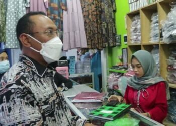 Jalan-Jalan ke Cilamaya Karawang, Walikota Cilegon Helldy Agustian Kagum Lihat Pasarnya Rapi dan Bersih