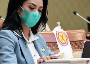 Trending di Twitter, DPR Makan Gaji Buta; Ada Kaitannya dengan Krisdayanti