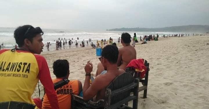 Satu Tahun Sepi Akibat Korona, Pengunjung Pantai Sawarna Kini Mulai Ramai Lagi