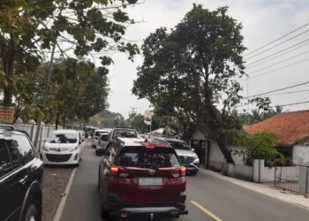 Arus Lalu Lintas Anyer-Cinangka Padat Merayap