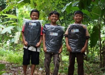 Bantu Yatim Piatu Korban Covid-19, DD Tekno Bagikan 1.000 Pakaian Baru