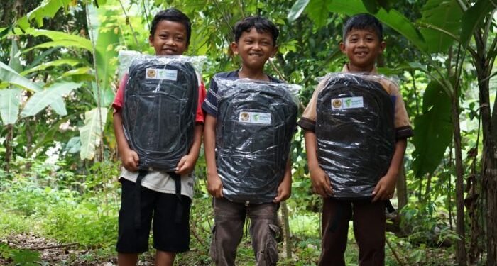 Bantu Yatim Piatu Korban Covid-19, DD Tekno Bagikan 1.000 Pakaian Baru