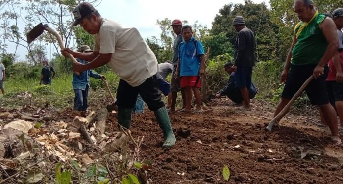 DLH Kabupaten Serang, WCD, dan BSD Bersih-bersih di Desa Pelawad