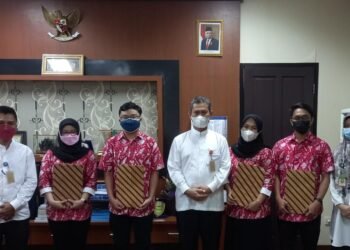 Kepala Dindikbud Banten Beri Penghargaan Kepada 4 Anggota GBN