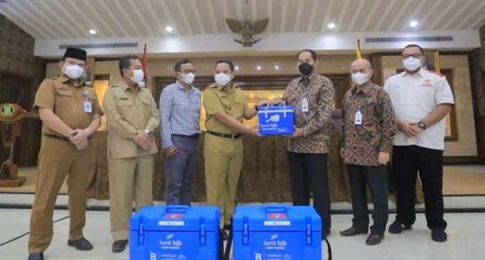 Percepat Herd Immunity, Bank Bjb Tangerang Serahkan 232 unit Cooler Box Vaksin kepada Pemkot Tangerang 1 Percepat Herd Immunity, Bank Bjb Tangerang Serahkan 232 unit Cooler Box Vaksin kepada Pemkot Tangerang