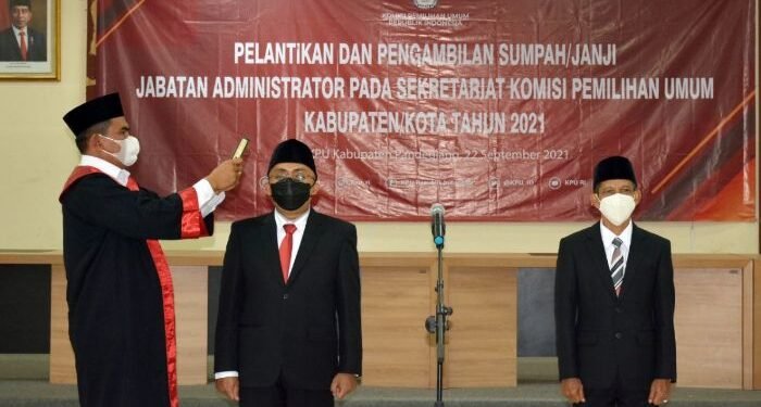 Sekjen KPU RI Lantik Sekretaris KPU Kota Serang dan Kabuapten Lebak 1 Sekjen KPU RI Lantik Sekretaris KPU Kota Serang dan Kabuapten Lebak