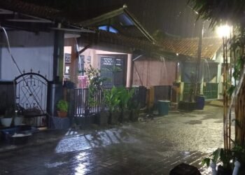 Trauma Banjir, Warga Komdik Kabupaten Lebak Pilih Begadang Ketika Hujan Turun