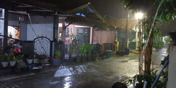 Trauma Banjir, Warga Komdik Kabupaten Lebak Pilih Begadang Ketika Hujan Turun