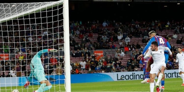 Messi Pergi, Barcelona Kelimpungan dan Ditahan Imbang Klub Promosi Cadiz