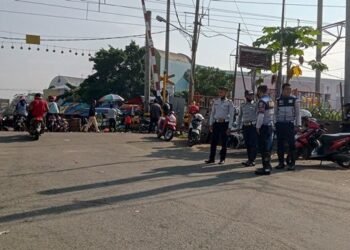 Cegah Muncul Terminal Bayangan, Anggota Dishub Nongkrong di Jalan RT Hardiwinangun Rangkas