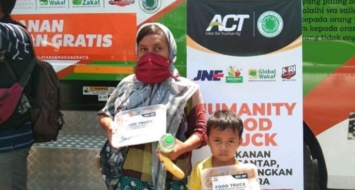 ACT Kota Cilegon Bagikan 300 Paket Makanan Gratis kepada Duafa