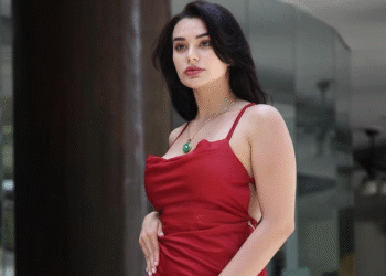 Nora Alexandra Foto Seksi Pakai Gaun Merah, Netizen: Pahanya Gede
