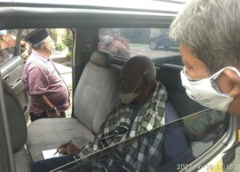 Seorang Kakek yang Terlantar di Pandeglang Dibantarkan ke Dinsos