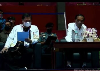 Presiden Jokowi dan Airlangga Nonton Bareng PON Wushu