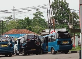 SPBU Mandala Lebak Jadi Terminal Bayangan Angkot