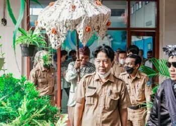 Pindah Ruang Kerja, Pegawai Dindikbud Kabupaten Serang Diarak-arak Seperti Penganten 2 Pindah Ruang Kerja, Pegawai Dindikbud Kabupaten Serang Diarak-arak Seperti Penganten